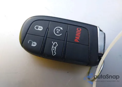 2017 Chrysler 200 Limited Platinum из США, поврежденный, VIN 1C3CCCAB3HN510772